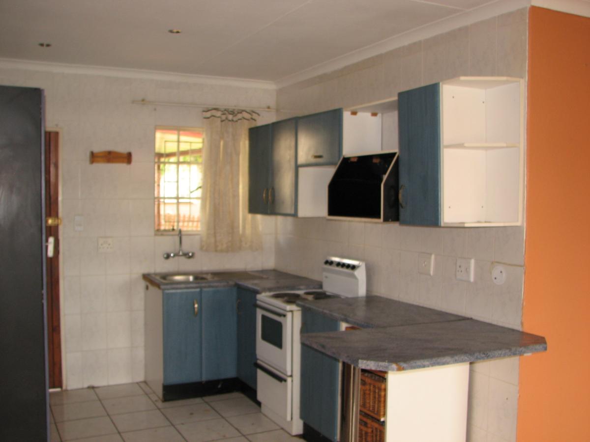 3 Bedroom townhouse sectional for sale in Roodepoort
