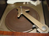 VENDO RADIO FONÓGRAFO AEG DE LOS AÑOS 50 CON SU MUEBLE