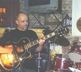 "Wild Flower Jazz Trio", Jueves 13 de diciembre  - Claudio Garcia Vielma en guitarra...