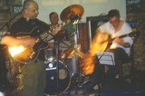 El guitarrista Claudio Garcia Vielma, se presentara con el "Wild Flower JazzTrio", este Jueves 13 de diciembre