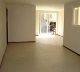 VENDO CASA 4 QUARTOS -1A. LOC. - COND. FECHADO-PENDOTIBA