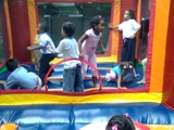 alquiler de colchones inflables, carro de perros calientes, discplay