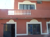 vendo casa centrica a 7 cuadras de la av central a ofrecer con local comercial