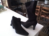 BOTAS PRETAS EM CAMURÇA