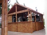 ARQUITECTURA Y CONSTRUCIION DE CABAÑAS EN CAÑA DE BAMBÚ