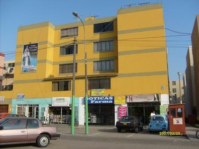 VENDO 2 TIENDAS JUNTAS EN PLENA AV COLONIAL-CALLAO/90M2 AMBAS TIENDAS, SE VENDEN JUNTAS $80,000