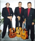 PARA MAMA NADA MEJOR QUE LAS MELODIAS DEL TRIO RONDA TRES