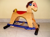 FINO CABALLITO DE MADERA