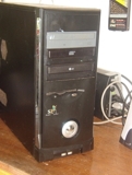 UNA TORRE DE COMPUTADORA CON WINDOWS XP