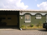 VENDO CASA EN VILLA LOURDES!!!PRIVADO Y CON SEGURIDAD LAS 24 HORAS..