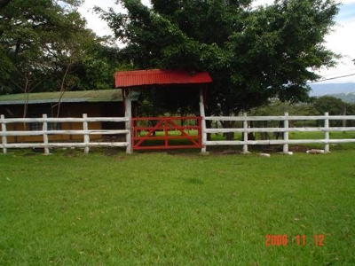 Venddo finca con caballeriza en Santa Ana-Costa Rica - New York - New York