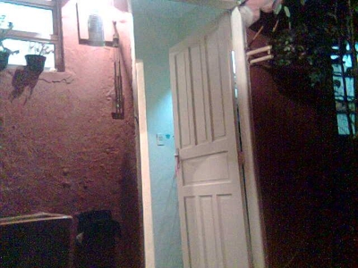CASA PEQUENA DE FUNDOS NO JD DAS PALMAS - PROX.PORTAL DO MORUMBI-Z.SUL-$400