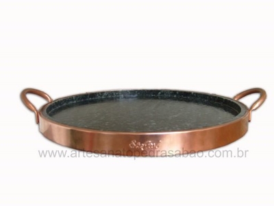 Compre formas de pedra para pizza  com acabamento e alça de cobre