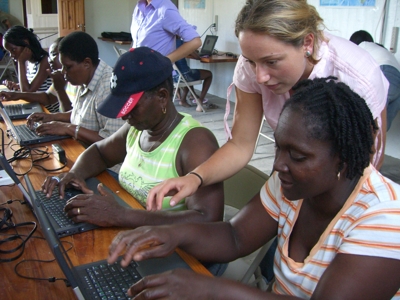 Precisamos de voluntários, trabalho na África.