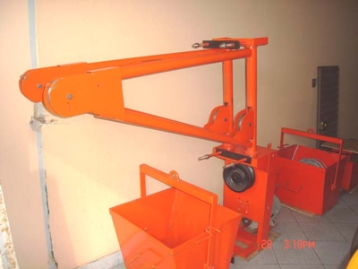 WINCHE ELEVADOR CON BALDES, CABLE  Y MOTOR TRIFASICO DE 5 HP