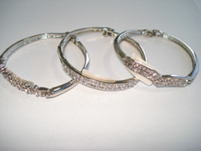 VENTA LINDA Y ESPECTACULAR BISUTERIA Y ACCESORIOS AL MAYOR Y DETAL 