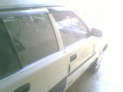 VENDO TOYOTA COROLLA VAGONETA MODELO 89 color blanco