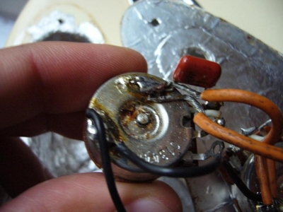 CALIBRACION Y MANTENIMIENTO DE GUITARRAS Y BAJOS ELECTRICOS