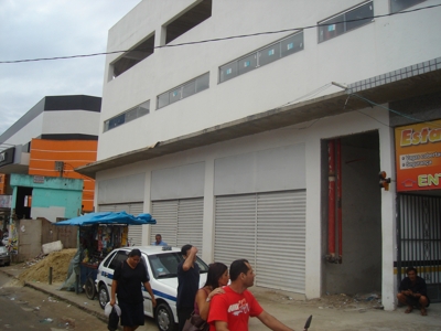 VENDO OU ALUGO LINDA LOJA NO CENTRO DE ALCÂNTARA -SG