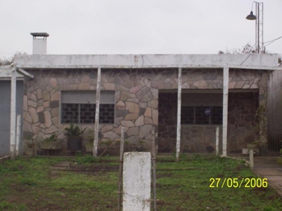 Casa con terreno en Cno. Maldonado km. 16.700 cerca de Zonamerica - Montevideo - Montevideo