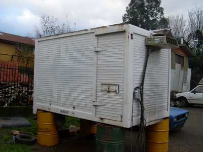 vendo carroceria con equipo de frio para un camion de 1.750 kilos.