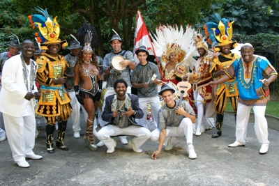 O Intérprete Julinho da Viradouro e sua Bateria show 