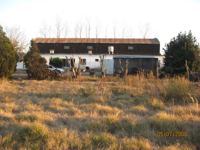 VENDO CASA DE 4 DORMITORIOS EN UN TERRENO DE 1/2 HECTAREA  - Canelones - Canelones