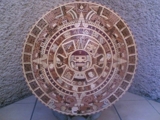 CALENDARIO AZTECA  EN MADERAS TROPICALES ARTESANIA MEXICANA