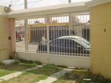 CASA EN LOMAS DEL MARQUES (CON REJA)