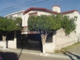 CASA EN CALLE GOLONDRINAS, CALESA