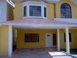 Vendo casas en diferentes  zonas de 2 pisos y full equipadas