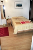rentamos hab. amueblada con baño privado