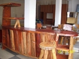 BAR RUSTICO COM BANQUETAS 
