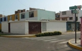 VENDO CASA DE 220TERRENO EN ESQUINA (COMO TERRENO) LA PERLA