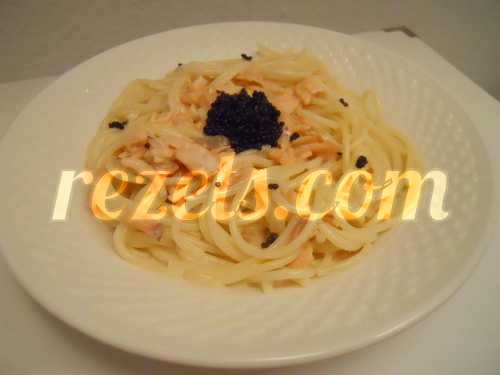 receta de espagueti con bechamel salmón y caviar por Elena