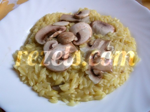 receta de risotto al azafrán con láminas de champiñon por arctarus