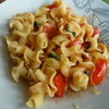 Pasta-con-tomate-natural-y-albahaca