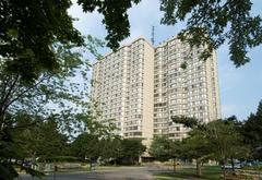 2 Silver Maple Court, apartments in Brampton, ON