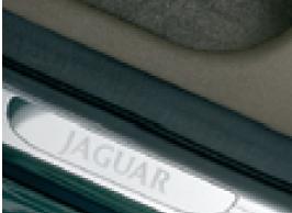 C2S21622 Деталь SILL TRIM, LEFT