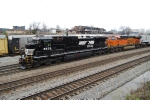 NS 8839 (C40-9) With BNSF 6758 ( ES44)