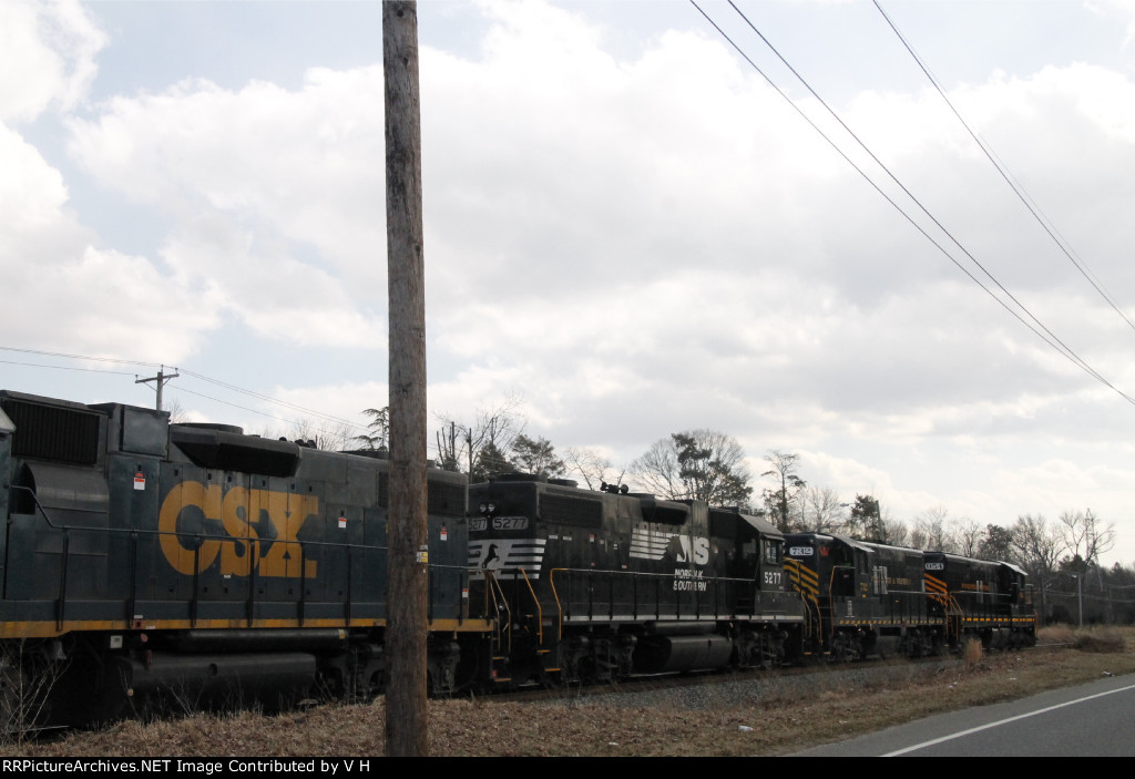 W&W power leading on Conrail train WPMI-21 