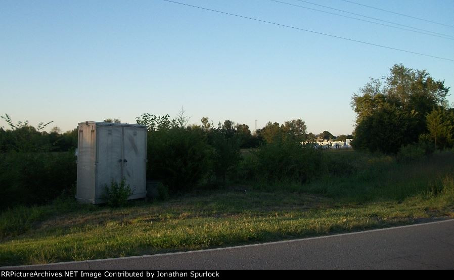 Ex-RI right of way, looking east, MO highway 87