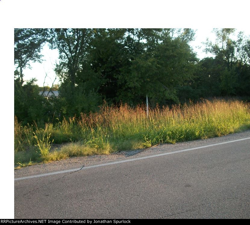 Ex-RI right of way looking west, MO highway 87