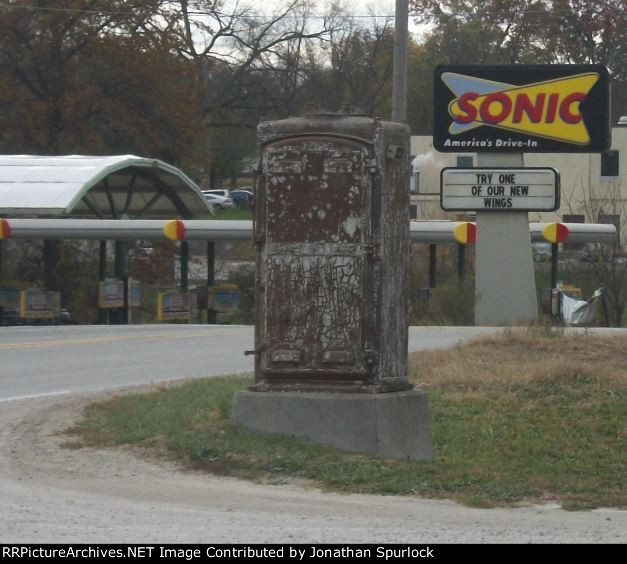Ex-RI relay case, looking west
