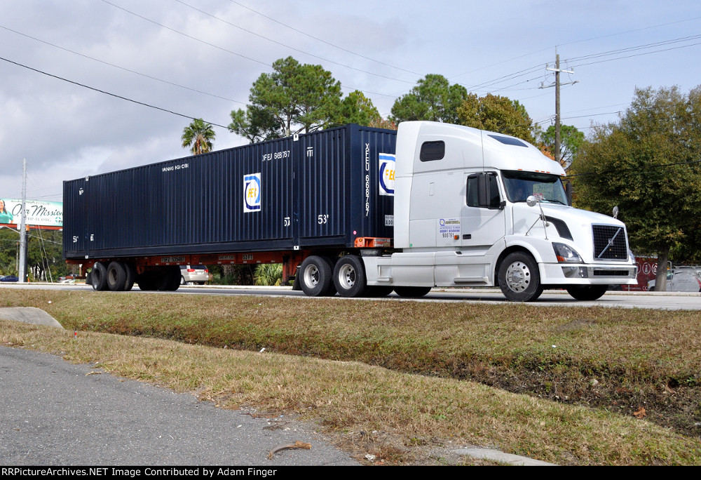 XFEU 668767 FEC Container and Semi