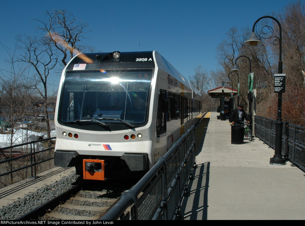 NJT Southbound River Line Train at Bordentown Station