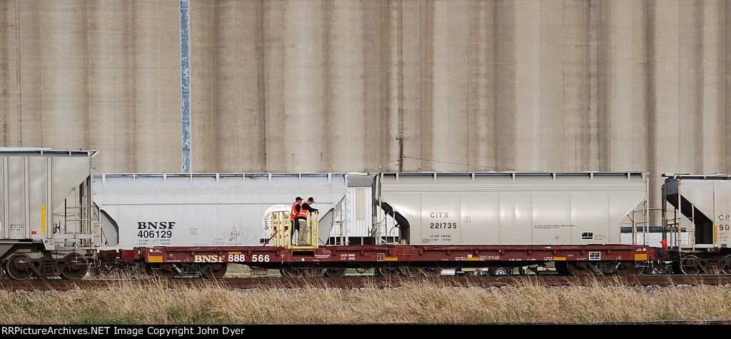 Riding the rails on BNSF 888566