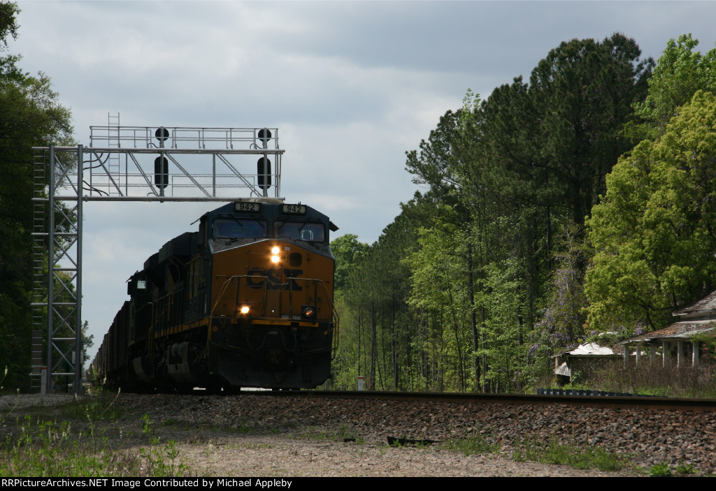 K710 leaning into the curve, Callahan.