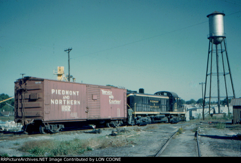 Piedmont & Northern 1600 & Boxcar