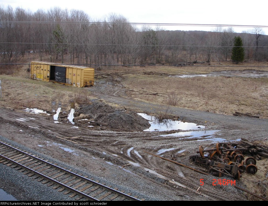 RBOX 32222 without trucks sitting all by its lonesome